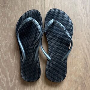 Havaianas Zebra Pattern Black Flip Flops